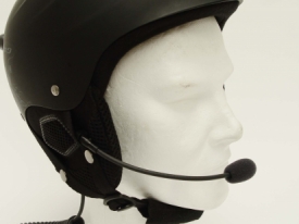 Casque de protection et de communication pour motoneige.